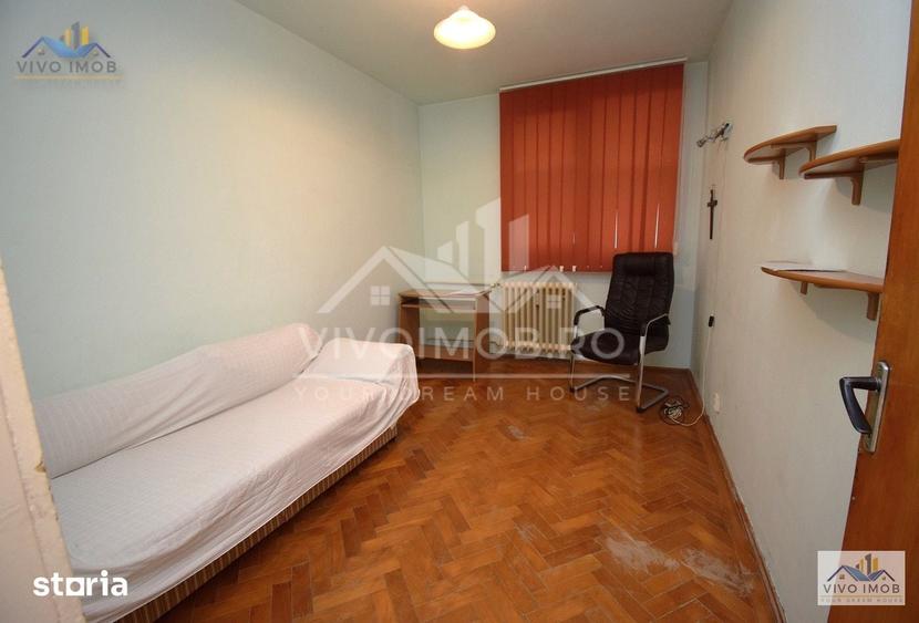 Apartament cu 3 camere semidecomandat în Titan