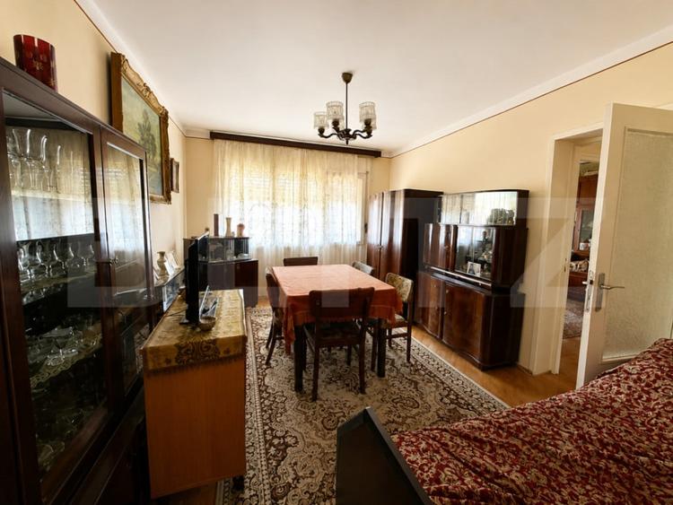 Apartament cu 4 camere decomandat în Careiului