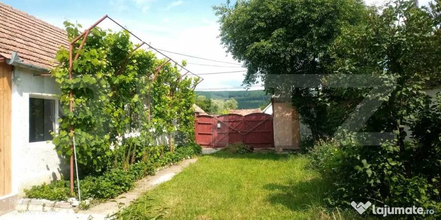 Casă cu 3 camere cu Teren 710 Mp în Central