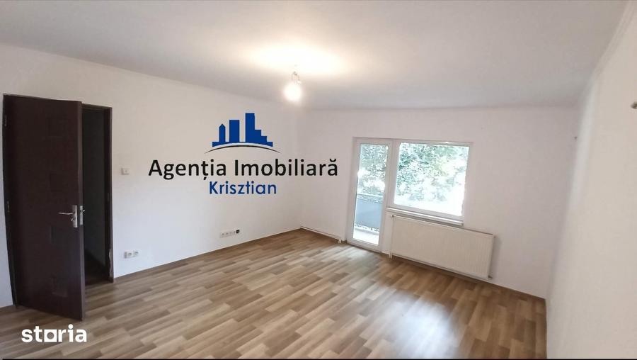Apartament cu 4 camere decomandat în Burdea