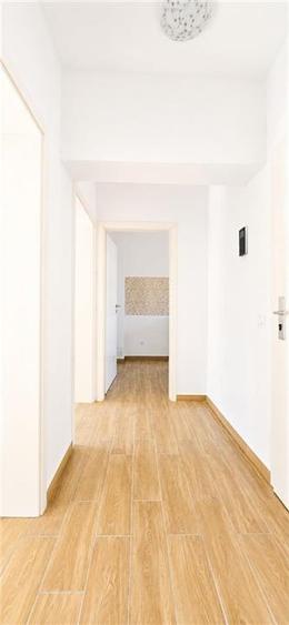 Apartament cu 2 camere decomandat în Tractorul