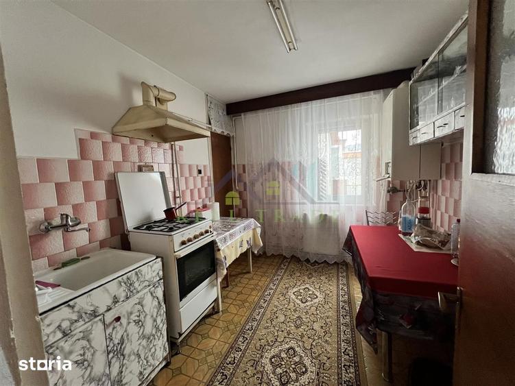 Apartament cu 3 camere decomandat, mobilat în Dârste