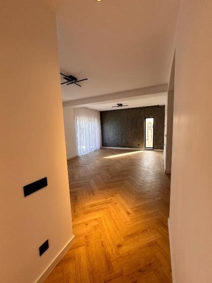 Duplex cu 4 camere cu Canalizare în Domnești