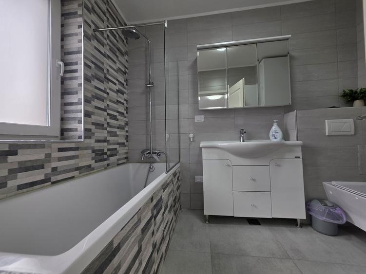 Duplex cu 4 camere cu Canalizare în Stupini