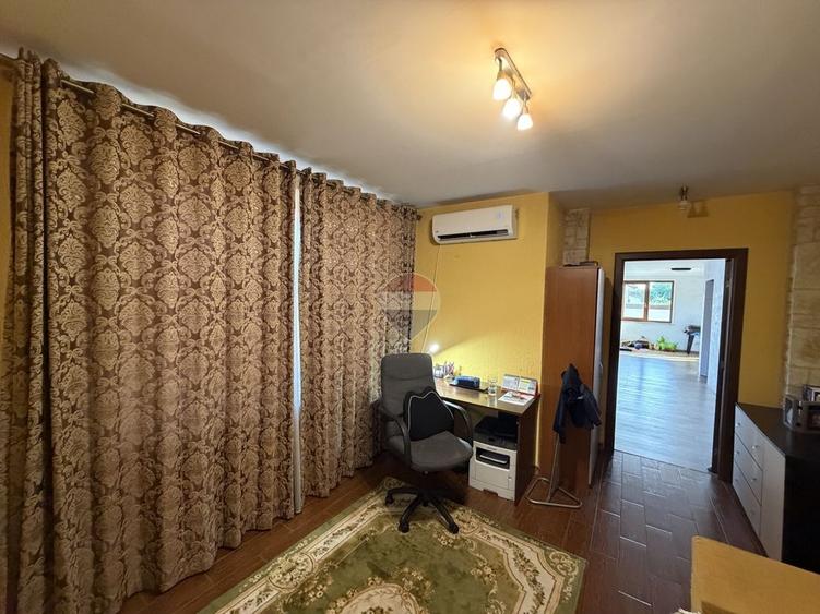 Casă individuală cu 4 camere cu Teren 2500 Mp în Bolotești