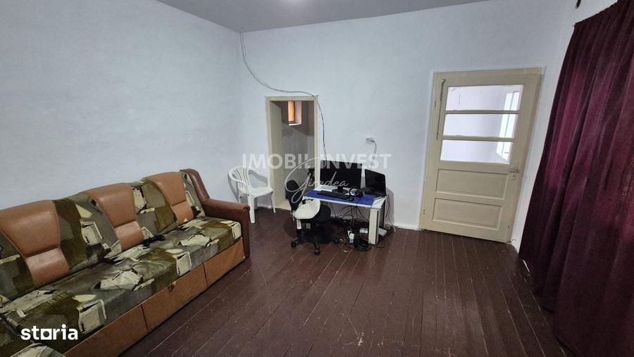 Casă cu 4 camere cu Teren 500 Mp în Teiu