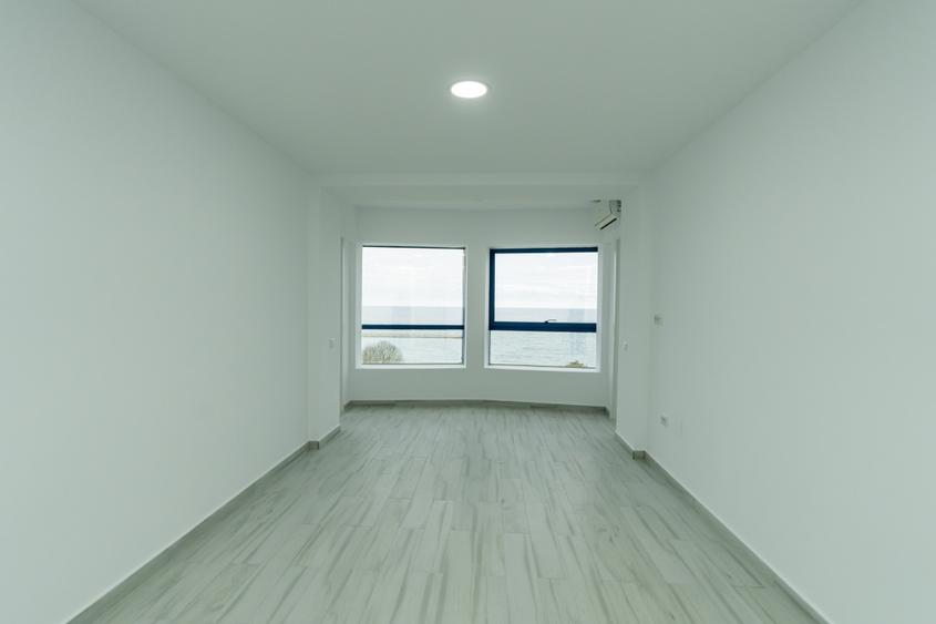 Apartament cu 3 camere semidecomandat în Olimp