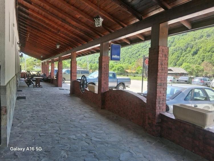 Spațiu comercial, de 590 mp, în Vale