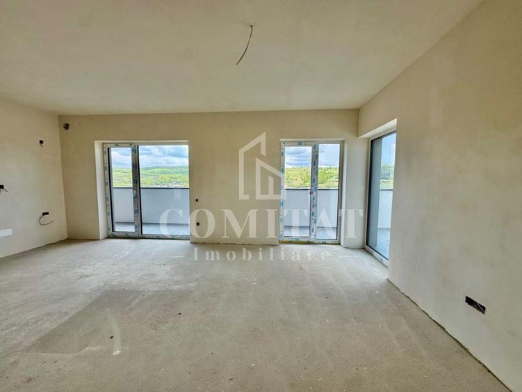 Apartament cu 3 camere semidecomandat în Dâmbul Rotund