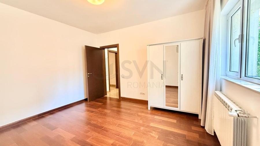 Apartament cu 4 camere decomandat, mobilat în Polonă