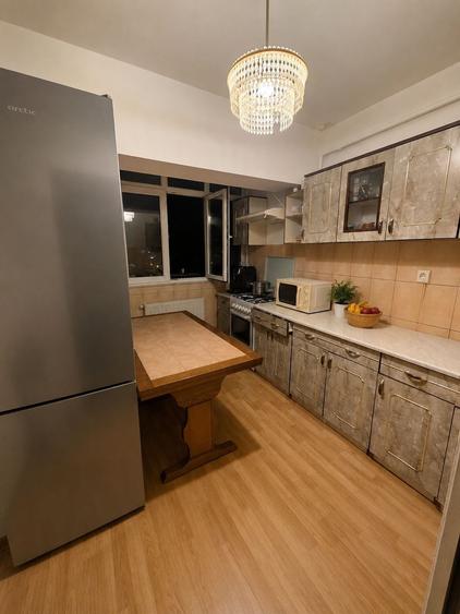 Apartament cu 4 camere decomandat în Alexandru cel Bun