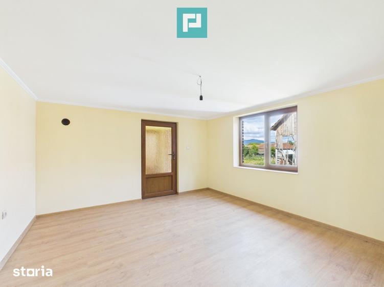 Casă cu 5 camere cu Teren 2880 Mp în Gurahonț