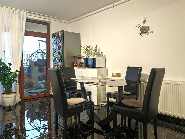 Penthouse cu 4 camere decomandat, mobilat în Mihai Viteazul