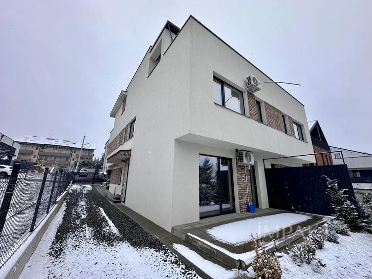 Duplex cu 6 camere cu Canalizare în Europa