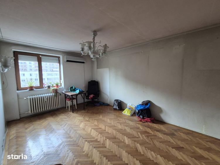 Apartament cu 3 camere semidecomandat în Ștefan cel Mare