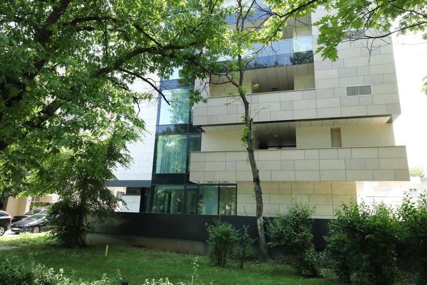 Apartament cu 3 camere în Arcul de Triumf
