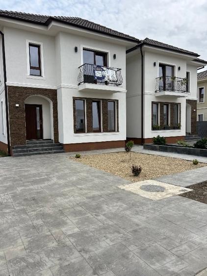 Duplex cu 4 camere cu Canalizare în Vladimirescu
