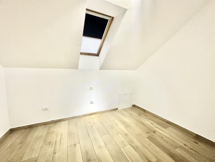 Duplex cu 5 camere cu Canalizare în Moșnița Veche