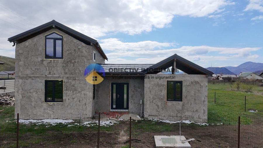 Casă individuală cu 4 camere cu Teren 789 Mp în Vest