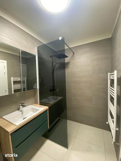 Apartament cu 3 camere semidecomandat în Micro 16