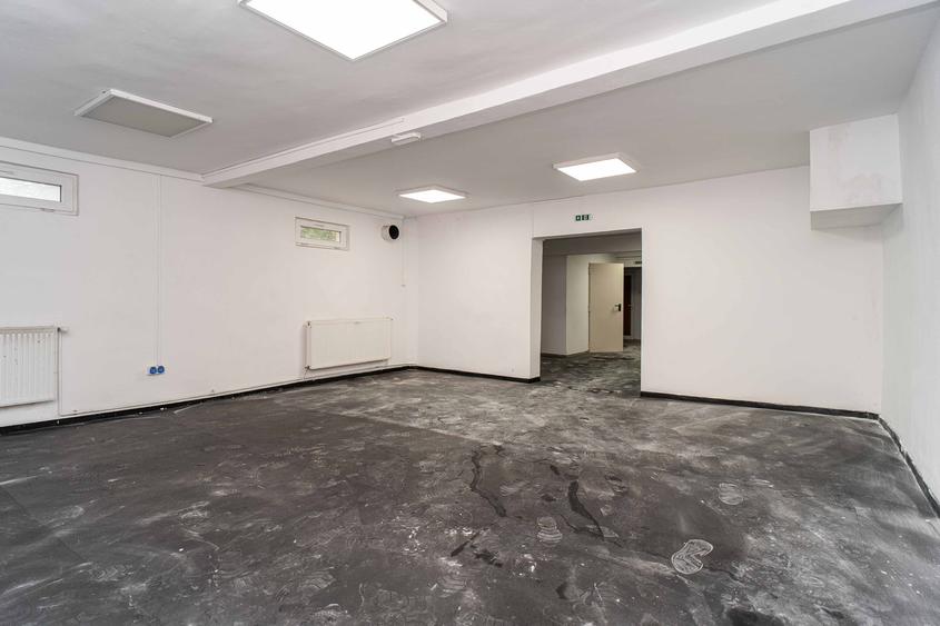 Spațiu comercial, de 311 mp, în Cug