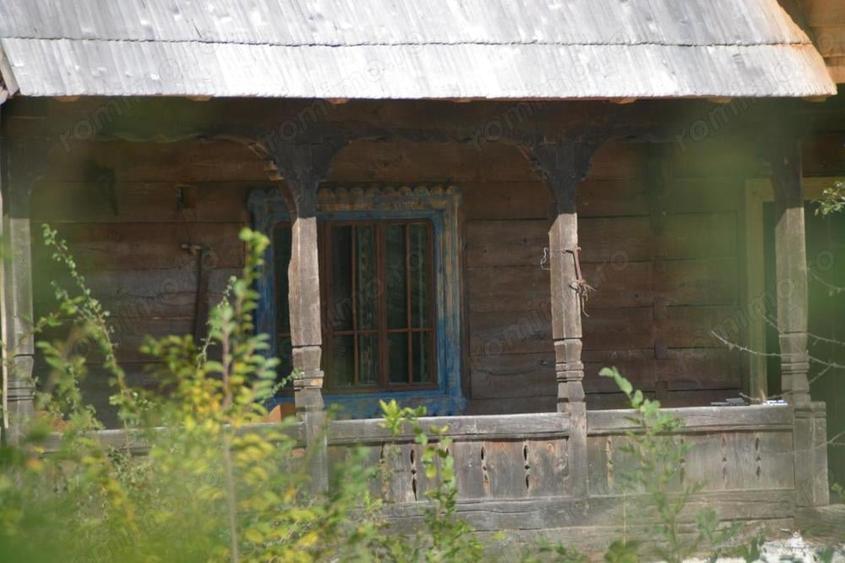 Casă cu 8 camere cu Teren 500 Mp în Buru
