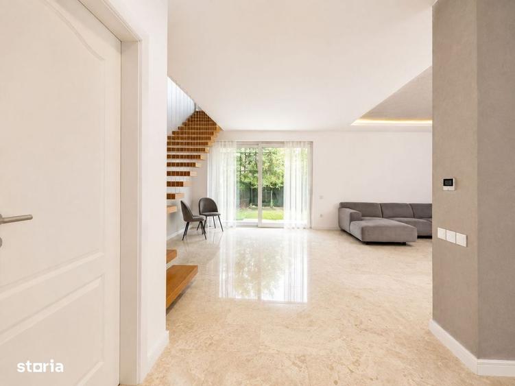 Casă cu 4 camere cu Teren 330 Mp în Bucium