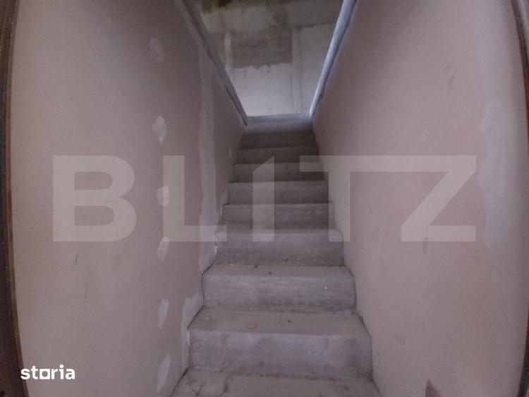 Casă cu 5 camere cu Teren 1204 Mp în Comișani