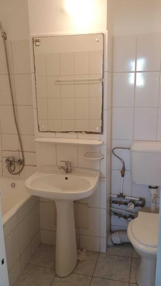 Apartament cu 3 camere decomandat în Titan