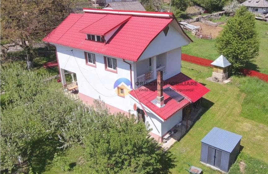 Casă cu 4 camere cu Teren 1800 Mp în Central
