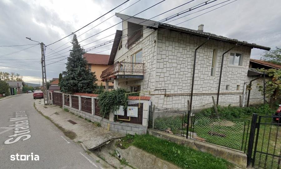 Casă cu 4 camere cu Teren 200 Mp în Central