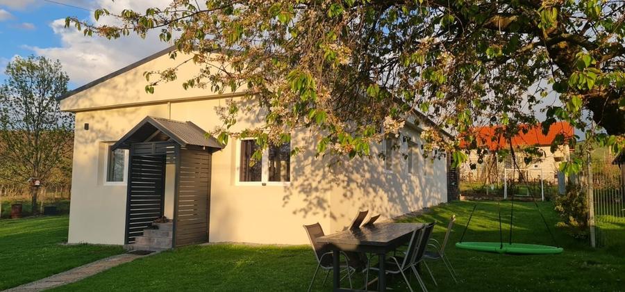 Casă cu 4 camere decomandat în Râu de Mori