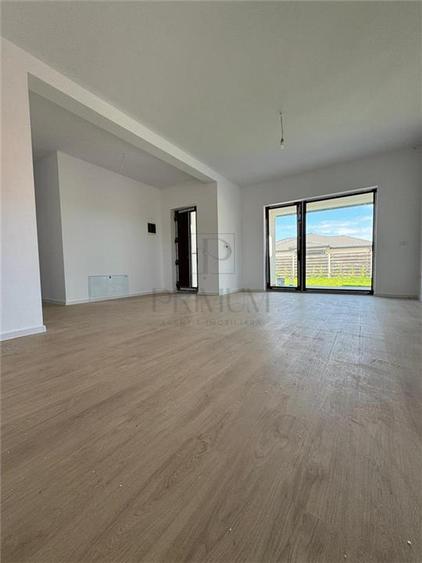Duplex cu 4 camere cu Teren 380 Mp în Moșnița Nouă