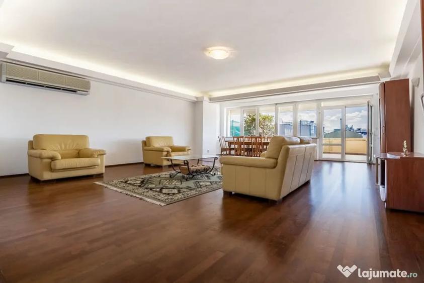 Apartament cu 4 camere decomandat în Dorobanți