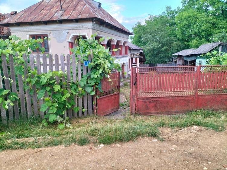 Teren de 1400 mp, în Retevoiești