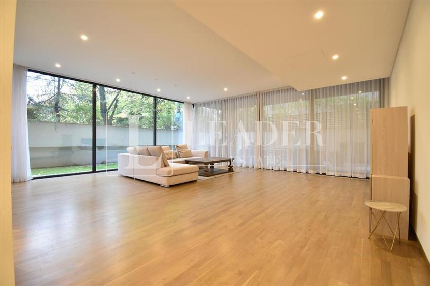 Apartament cu 4 camere decomandat în Primăverii