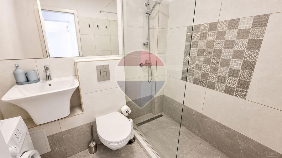 Apartament cu 3 camere semidecomandat, mobilat în Ștefan cel Mare