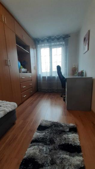 Apartament cu 2 camere semidecomandat în Piața