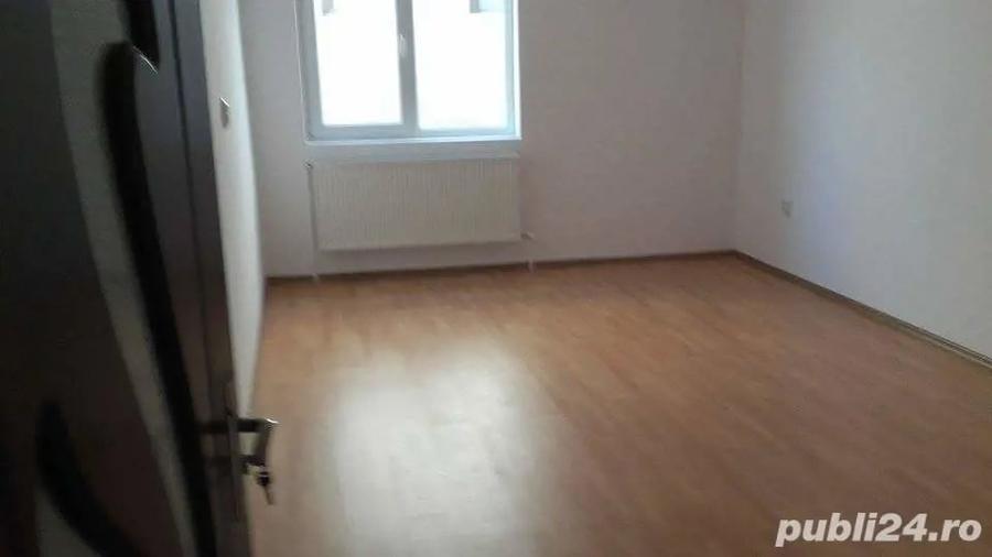 Casă cu 5 camere cu Teren 300 Mp în Apărătorii Patriei
