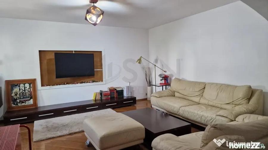Apartament cu 3 camere decomandat în Drumul Sării