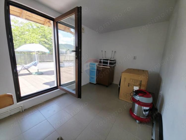 Casă cu Teren 205 Mp în Central