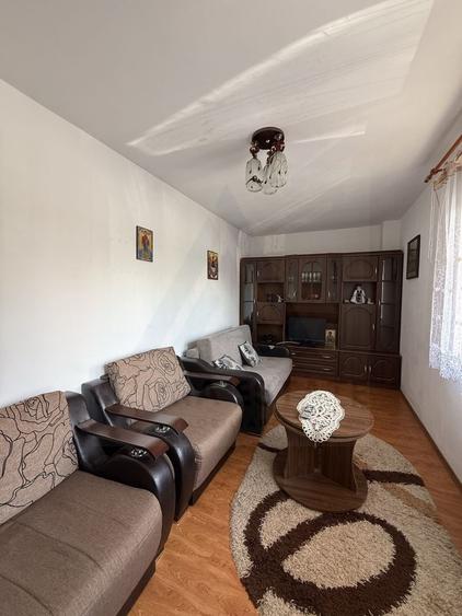 Apartament cu 3 camere decomandat, mobilat în Terezian