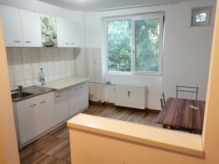 Apartament cu 2 camere semidecomandat în Decebal