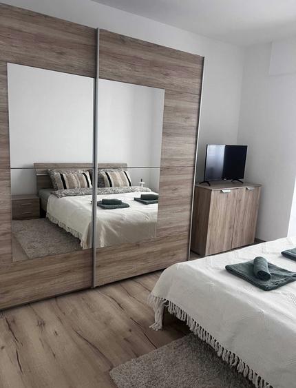 Apartament cu 3 camere decomandat în Exterior Vest