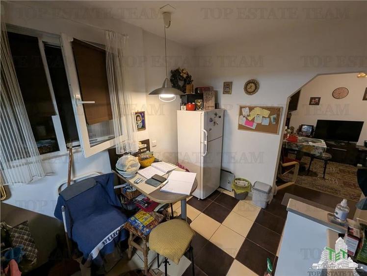 Apartament cu 2 camere semidecomandat, mobilat în 1 Mai