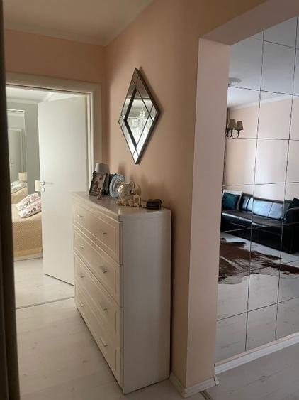 Apartament cu 3 camere semidecomandat, mobilat în Gara de Nord