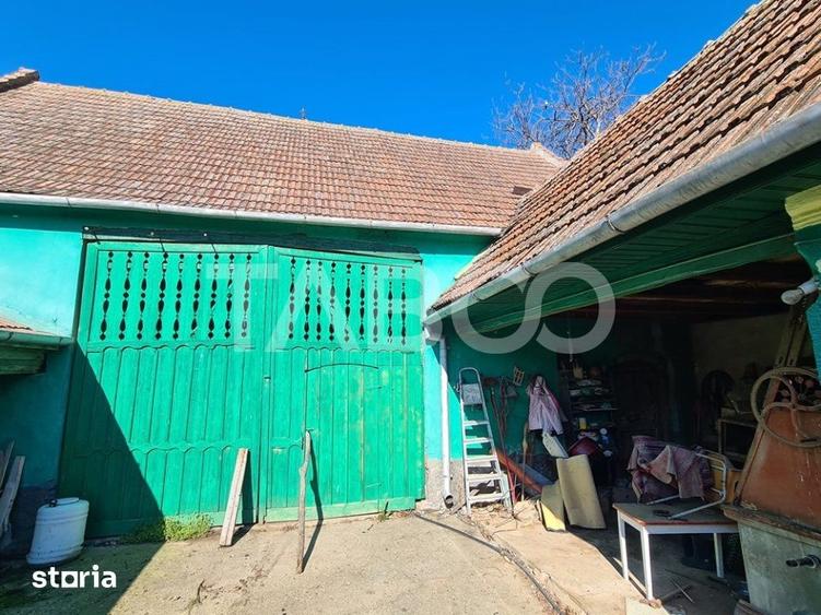Casă cu 5 camere cu Teren 1400 Mp în Cut