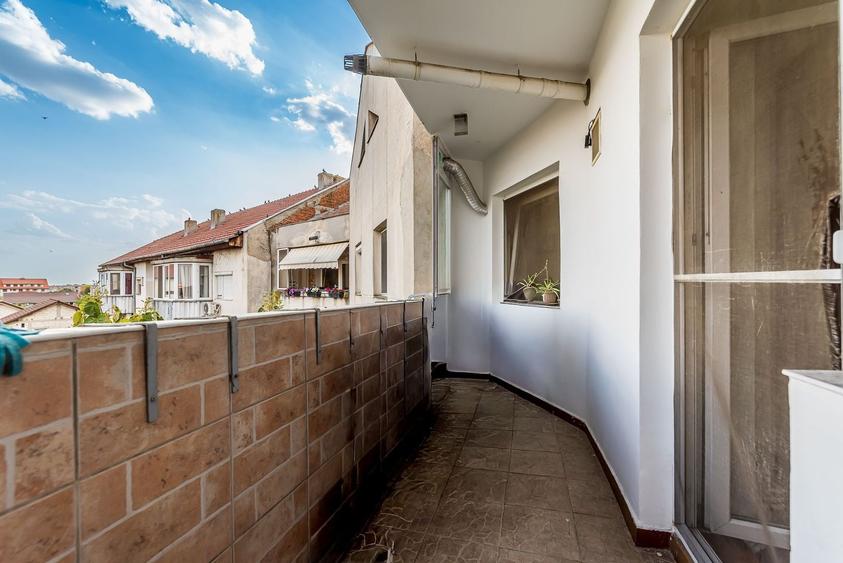 Apartament cu 3 camere semidecomandat în Alfa