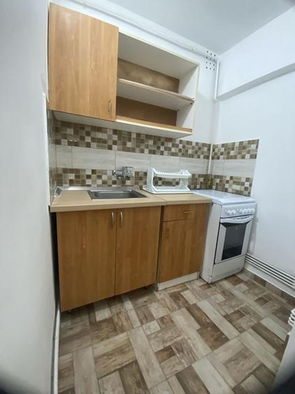Garsonieră decomandată în Central