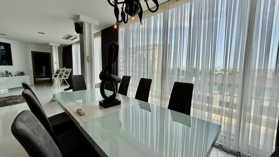 Penthouse cu 3 camere nedecomandat, mobilat în Tomis Nord